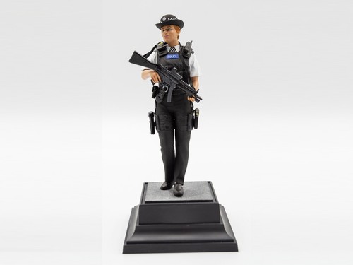 ICM 16009 Kit Figuras Modelo Plástico Escala 1:16 Policía Británica Mujer Oficial - Imagen 13 de 24