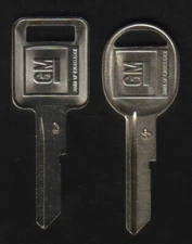 Original GM Logo Key Blank Set J & K Keyway Strattec 320470 & 320471 NOS OEM