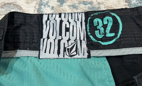 Volcom Men’s Shorts Size 32 Black Skateboard Shorts - Picture 2 of 3
