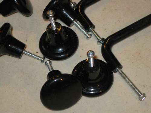 junk drawer black hard plastic furniture drawer pulls knobs hardware handles lot - Bild 2 von 3