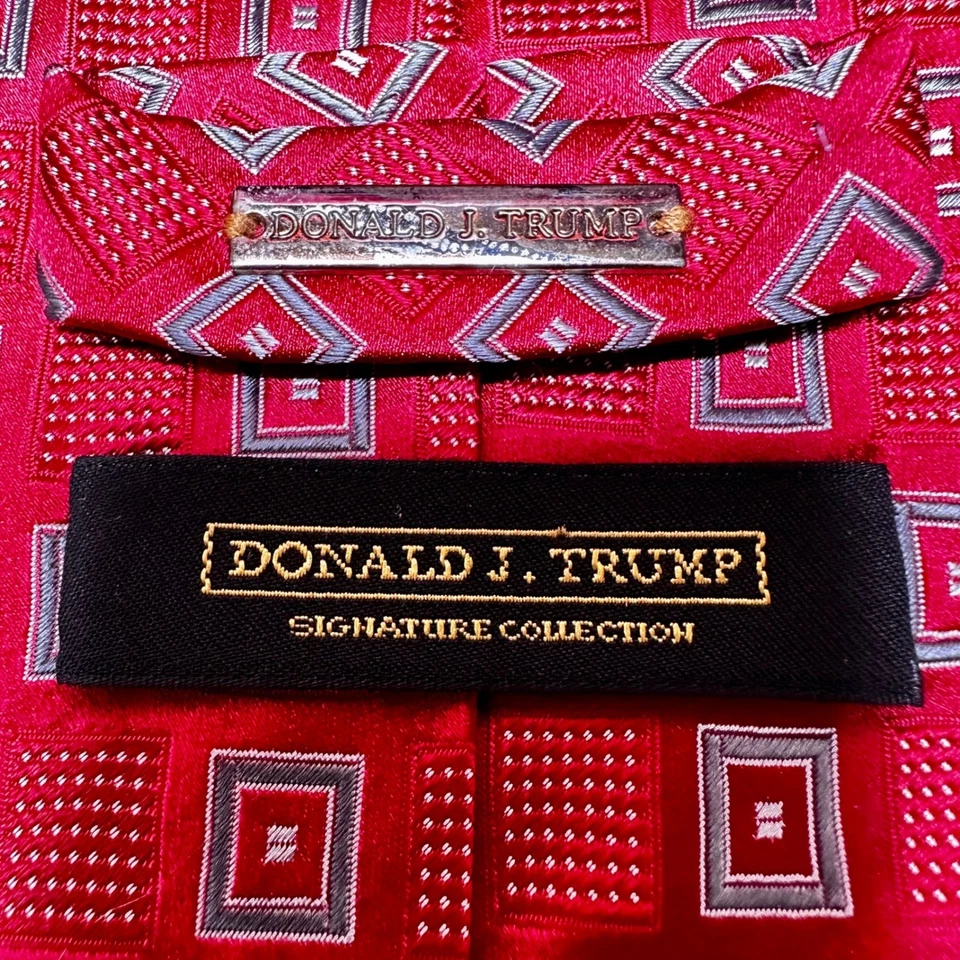 Corbata de seda roja Donald J. Trump Signature patrón geométrico 3,25" x 66" Foto 4 de 4