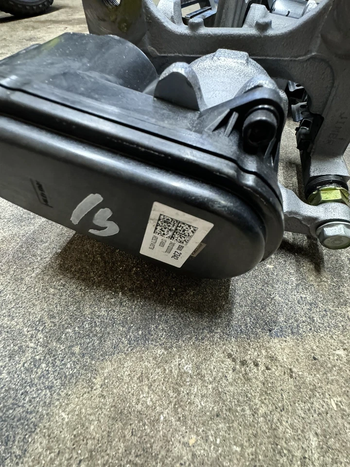 Nuevas pinzas traseras OEM GM Chevy GMC Tahoe Escalade Yukon 2021-26 Foto 3 de 4