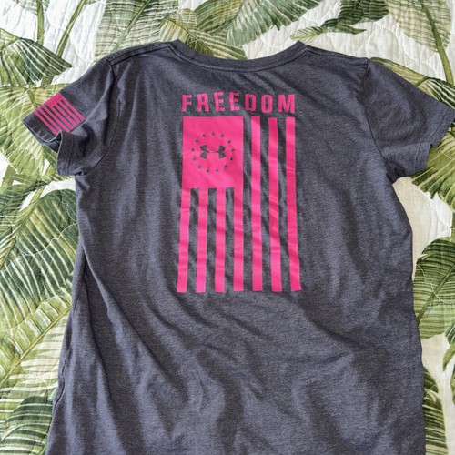CAMISETA MUJER UNDER ARMOUR MANGA CORTA ROSA RIBETE LIBERTAD La Camiseta Clásica - Imagen 4 de 4
