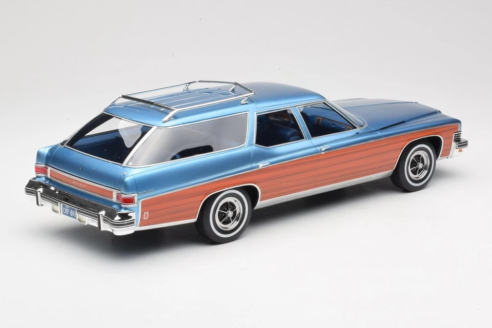 BOS417 Buick Estate Wagon Light Blue Metallic BoS Models 1:18 - Immagine 2 di 4
