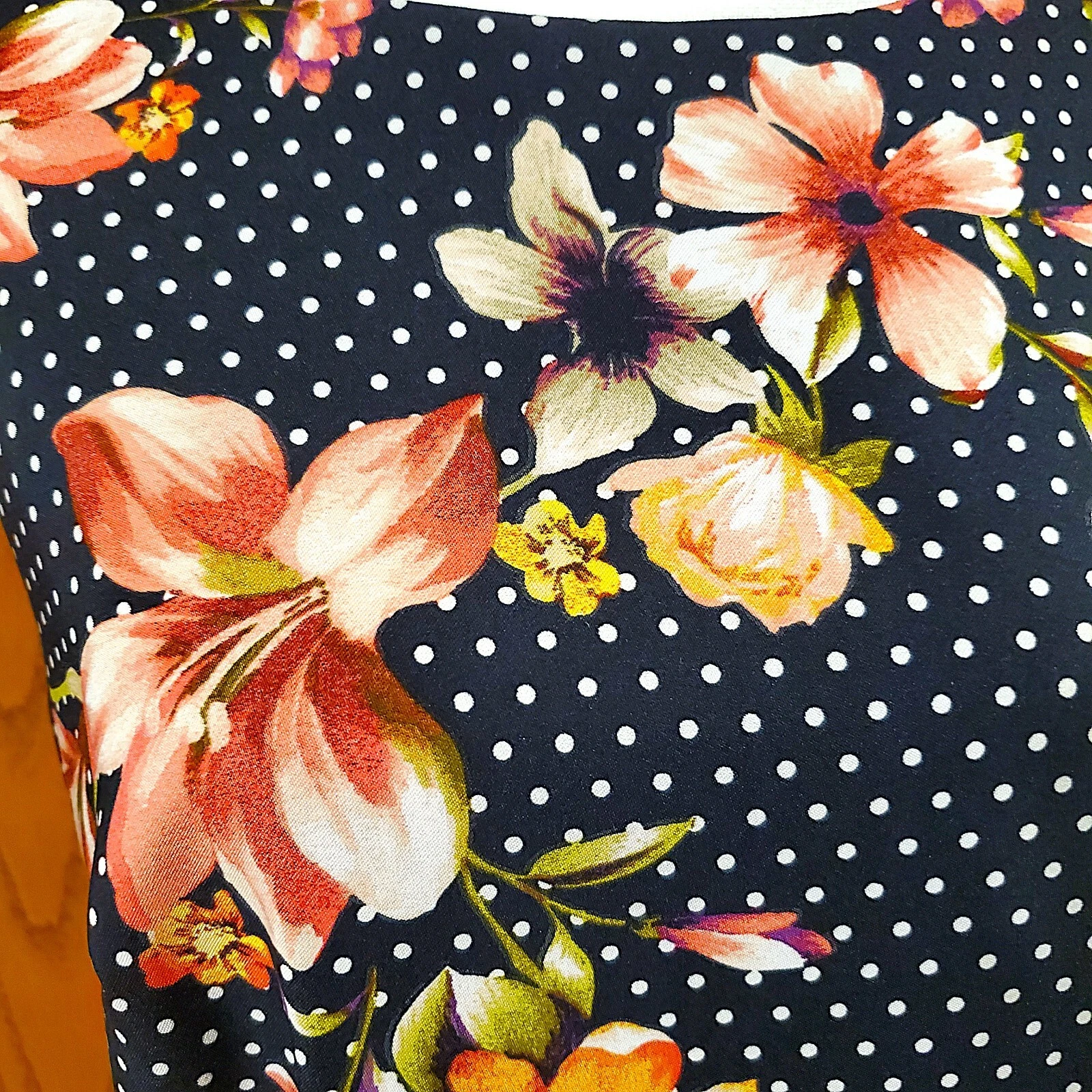 Abito smanicato floreale a pois bianco e nero Alyx taglia 16 occasioni speciali