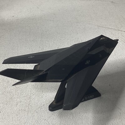F-117 Nighthawk Stealth Fighter Desert Storm 1991 USAF 1/150 Scale
