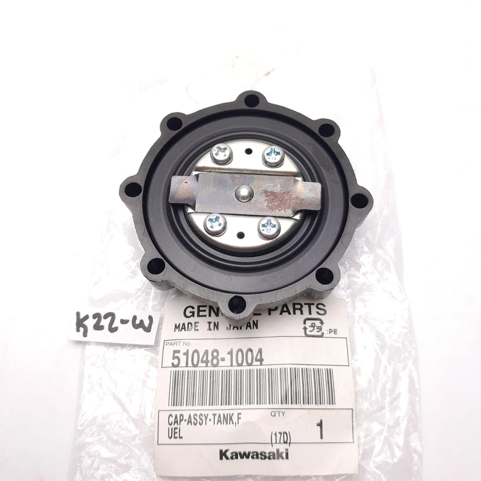 Крышка топливного бака Kawasaki KE125 KE175 KE100 KLR250 KM100 KD80 KX80 P/N 51048-1004 - Изображение 2 из 4