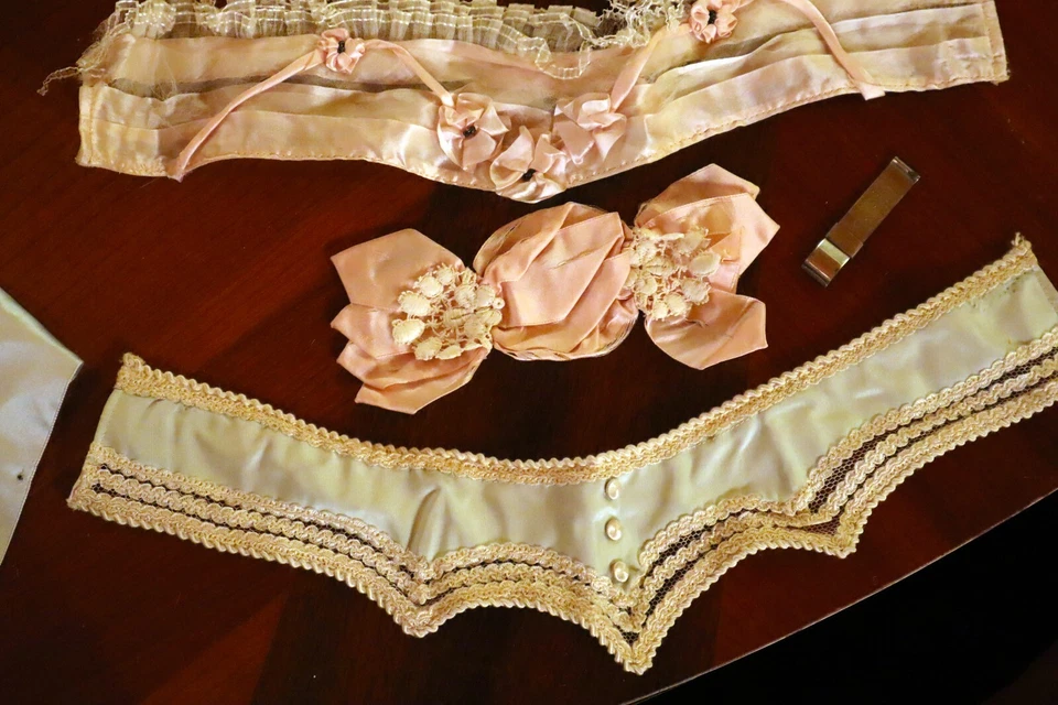 Antique Fripperies Lot Garters Collar Bows Lace Garter Clip Embellishments - Image 3 of 4