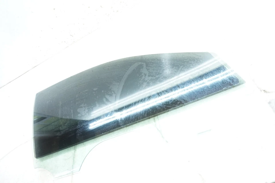 2016-2019 Volkswagen Passat OEM Right Front Door Glass - Image 3 of 4