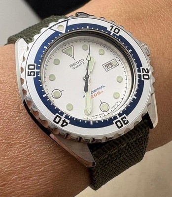 Seiko 2A22 0180 Middle Size Diver Quartz Watch 1984 Authentic Classic