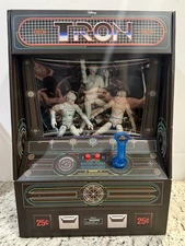 DIAMOND SELECT TOYS TRON ARCADE DELUXE 3-FIGURE SET Sark Flynn LED UV Light-Up