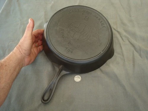 Vintage No. 8 Griswold Cast Iron Skillet 704K Slant Logo Heat Rim Flat