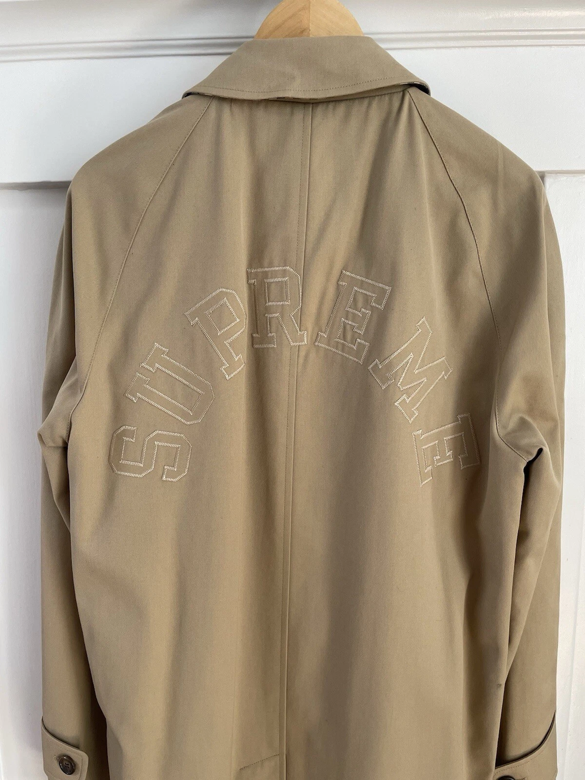 Trench coat Aquascutum X Supreme simple poitrine taille M rare porté une fois Angleterre