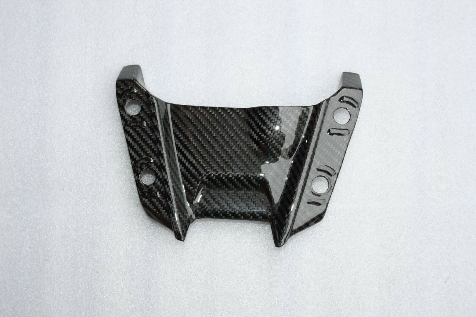 Cache phare avant Yamaha MT09 carbone pour sublimer vos sorties nocturnes