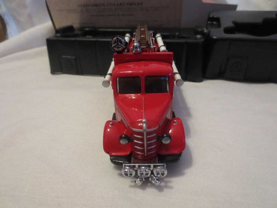Camión de bomberos Bedford Tanker Matchbox 1939 - Modelos de antaño - YFE04 Foto 3 de 4