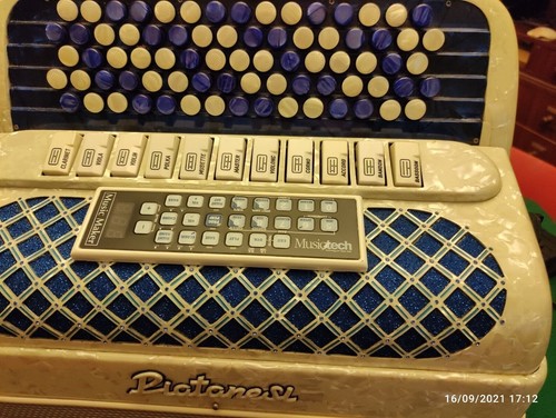 fisarmonica 120 bassi PIANTANESI SUPER DELUX 5/4 MUSETTE CON MIDI - Foto 3 di 4