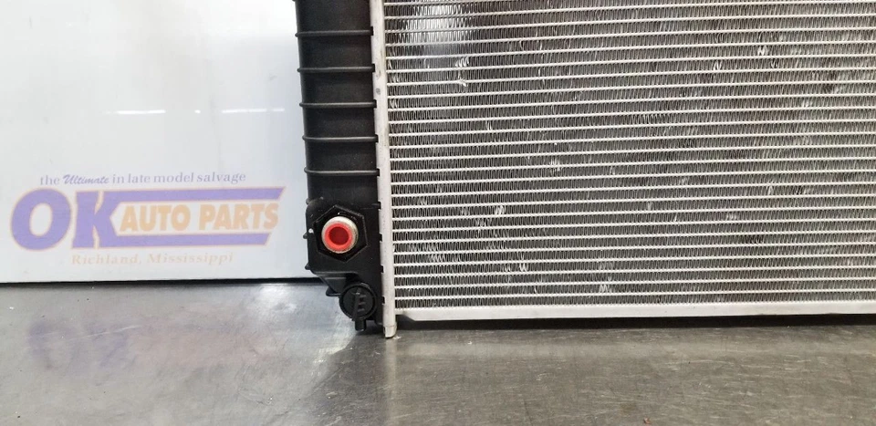 93 GMC TYPHOON 4.3L AT RADIATOR ASSEMBLY — 第 3/4 张图片