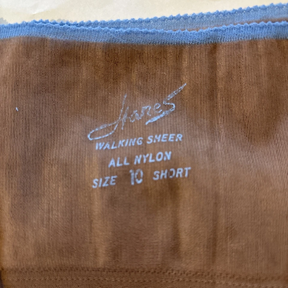 2 PR De Colección HANES WALKING NAILON DERECHO TRANSPARENTE Medias Liguero Talla 10 Sh Bronceado Nuevo de Lote Antiguo Tejido Foto 3 de 4