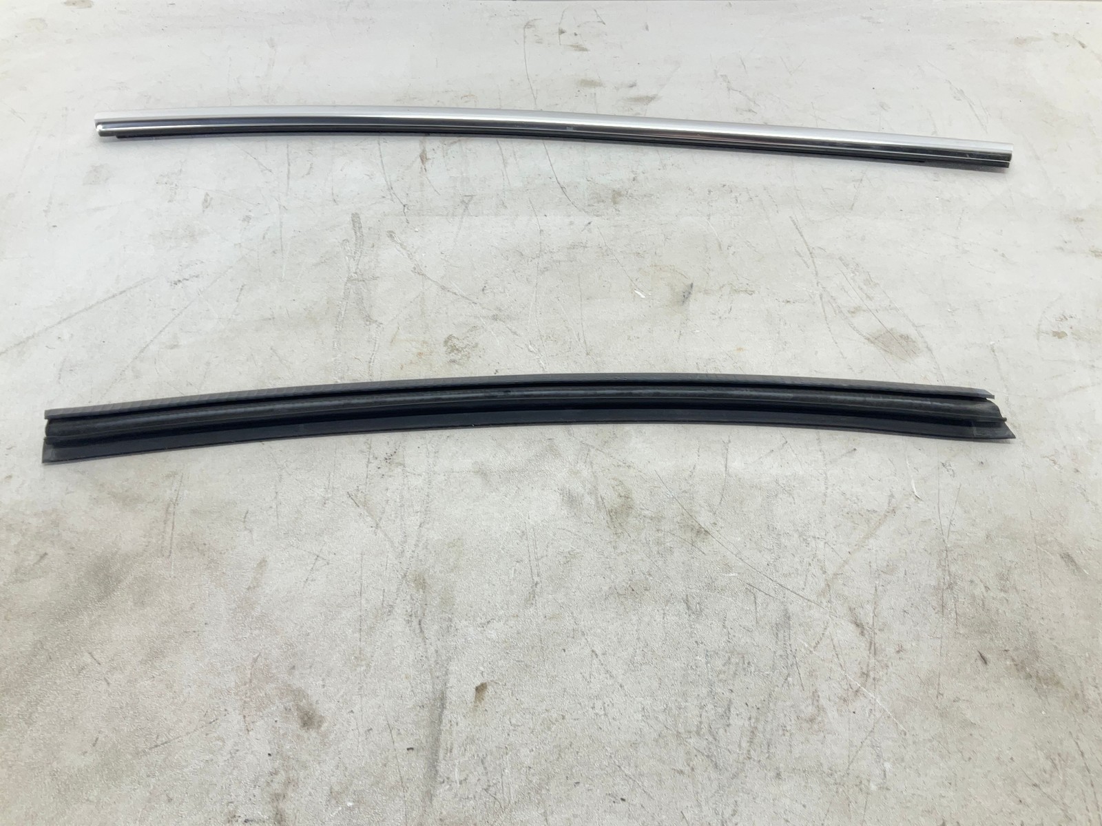 14-22 Maserati Ghibli S Q4 Rear Left Side Door Belt Molding Pair OEM CM