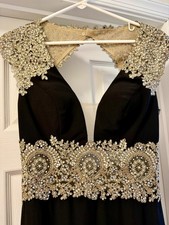 Absolutely gorgeous Camille La Vie Prom dress! Size 6. Excellent condition!