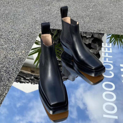 ショートブーツ・ブーティ BOTTEGA VENETA Square Toe Ankle Boots Bottega Veneta Boots with square toe and fleece chunky heel