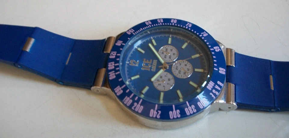 MEN'S BLUE SILICONE BAND FASHION DRESSY/CASUAL HIP HOP  WATCH  - Image 3 of 4