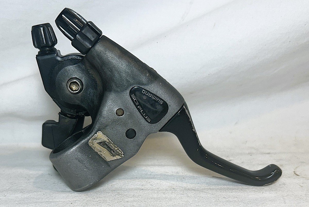 シマノ DEORE XT ST-M095
レバー部分に年式相応の傷があります。 rechter Shimano Deore XT ST-M095 STI 3/7 fach Brems