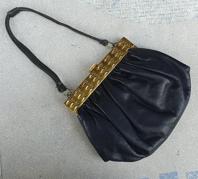 BEAU SAC A MAIN DE SOIREE ANCIEN - EN CUIR AVEC MIROIR marque inconnue 50-60's - Photo 1/4