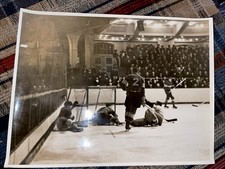 1938 BERLIN HOCKEY TRAIL SMOKE EATERS TEAM CANADA EXHIBITION NHL PHOTO WORLDS