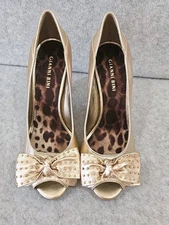 Gianni Bini Dress Shoes Womens 8.5 Heels Gold Peep Toe Bows
