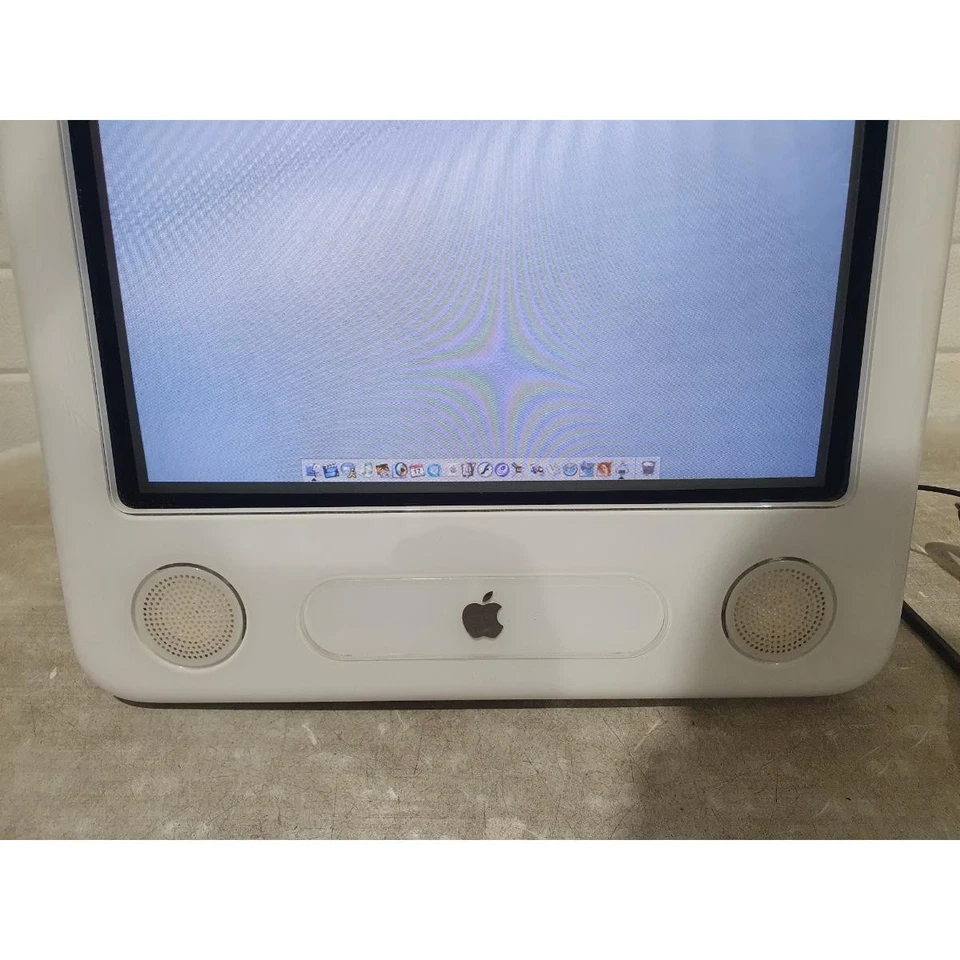 Apple eMac A1002 All-in-One Desktop PC White 17.0" Display USB & Ethernet Ports - Image 3 of 4