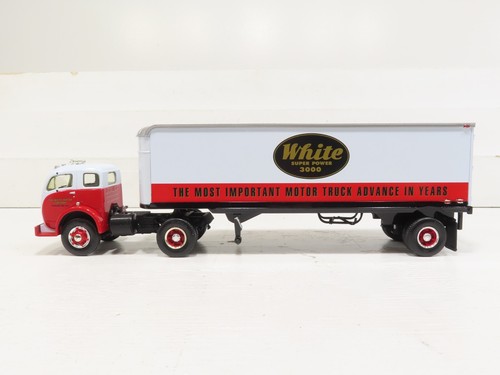 Eastwood Automobilia 19-0122 1953 Tractor w/30' Trailer LN - Picture 2 of 10