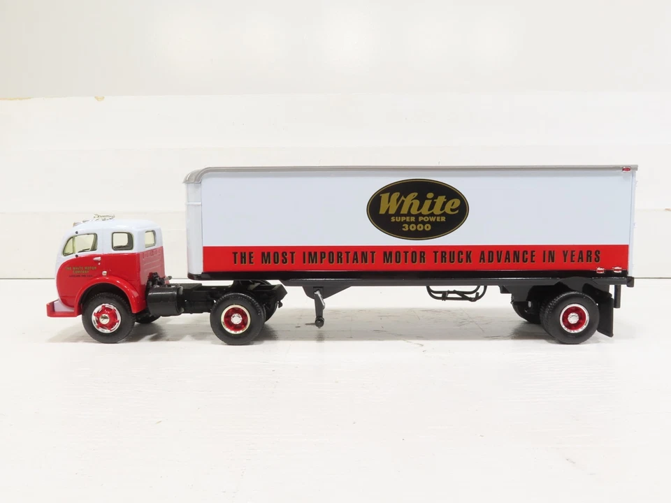 Eastwood Automobilia 19-0122 1953 Tractor w/30' Trailer LN - Image 2 of 4