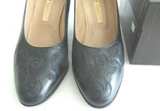 Authentic Gucci Black Classic 3" Woman Embroided Rose Leather Pump Shoes 37.5M