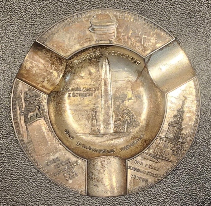 OLD BENNINGTON VERMONT SOUVENIER ASHTRAY  ---  XJKJ