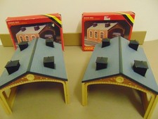 Hornby ~ 2 x Boxed R.504 Engine Shed ~ OO Gauge REF6670