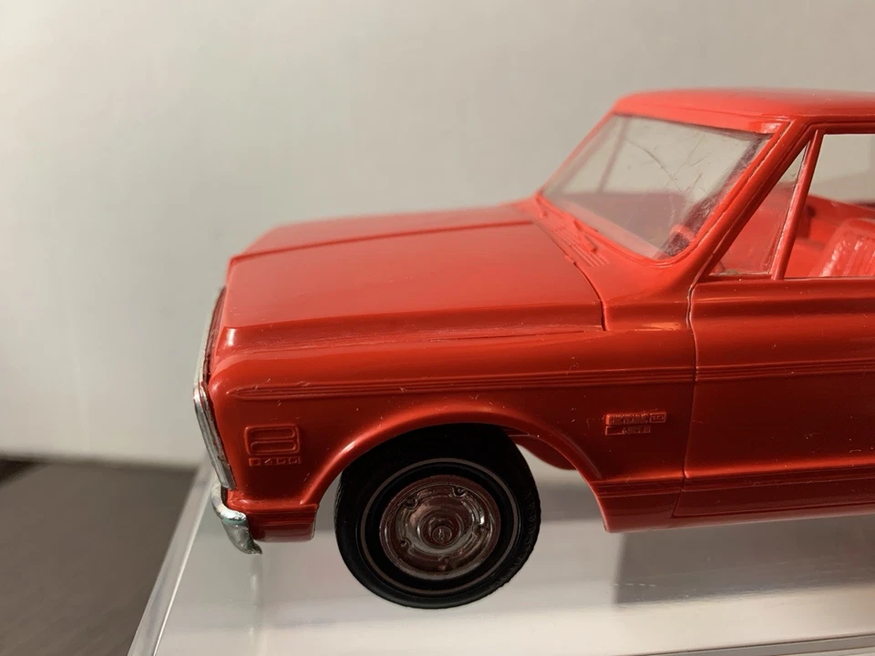 AMT 1970 Chevrolet CST-10 Pickup 1/25 Scale Promo Truck - Red - Image 3 of 4