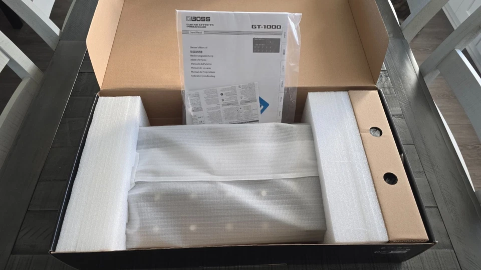 BOSS GT-1000 Guitar Multi-Effects Processor Professional Pedal NEW IN BOX! - Image 4 of 4