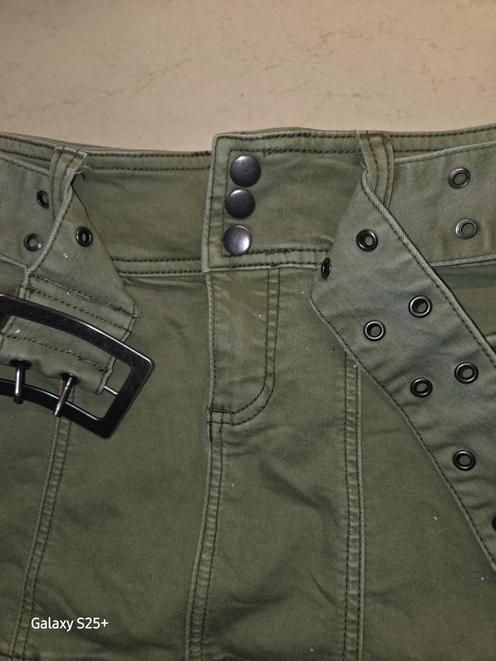 Minifalda Urban Outfitters Talla Pequeña Cinturón Utilidad Carga Estilo Y2K Foto 3 de 4