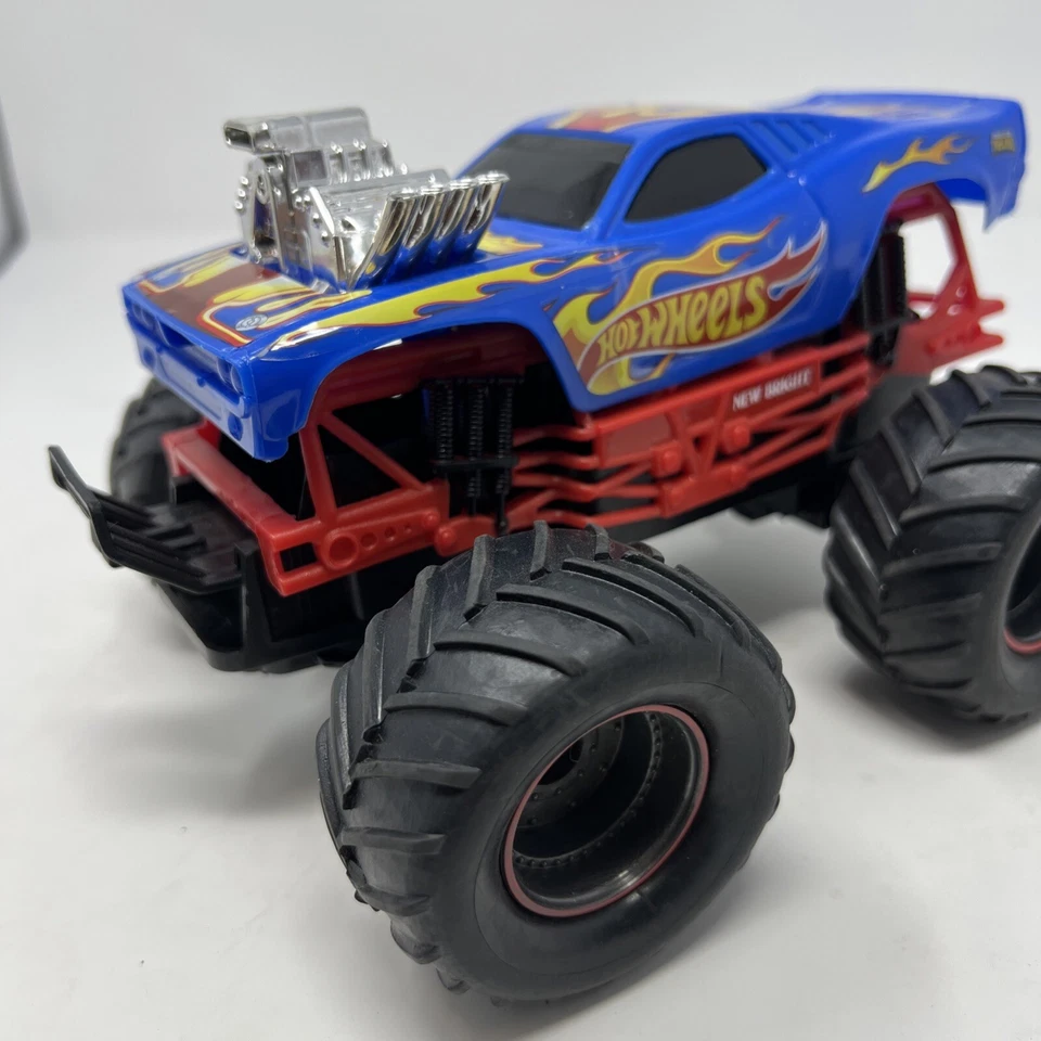 Hot Wheels Monster Truck Radio Control Rodger Dodger 2450 Blue, Remote Control - Image 4 of 4