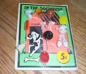 Vintage display card 5c in the doghouse charms and toys #jd538