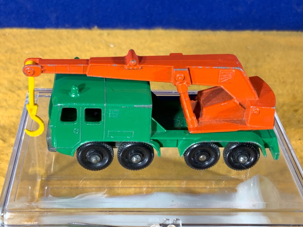 R9-71 MATCHBOX No. 30 - 8 WHEEL CRANE - MADE IN ENGLAND BY LESNEY