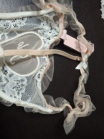 Victoria&rsquo;s Secret Dream Angels Set Lace Bra 32D & V-String Small Ivory NWT