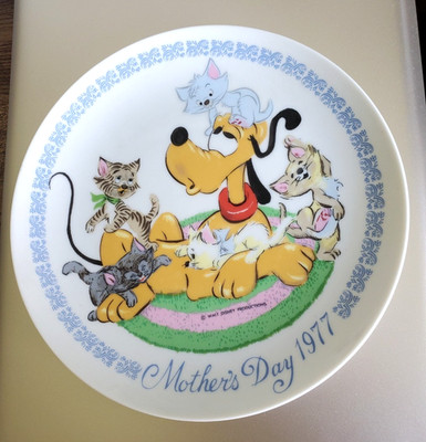 Schmid Walt Disney's 1977 Plate 4th in series Pluto and Kittens for Moher's Day