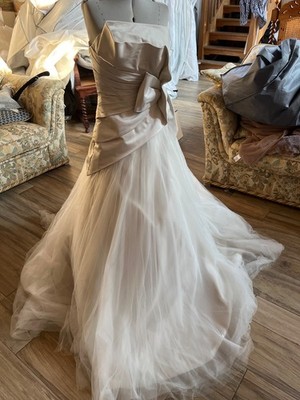 Ian Stuart Musterkleid Silber und Elfenbein US 8