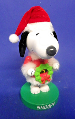 Wooden Christmas Nutcracker 9  Peanuts Snoopy w/Wreath Hat Red White Ruz