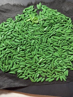 VINTAGE CZECH GREEN GLASS LEAF DAGGER BEAD LOT 16MM 3MM HOLE OVER 13OZ Z4