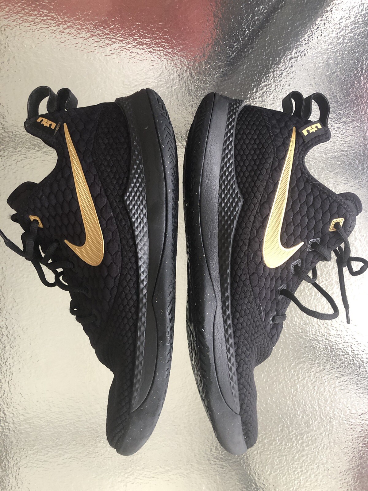 lebron witness 3 black and gold