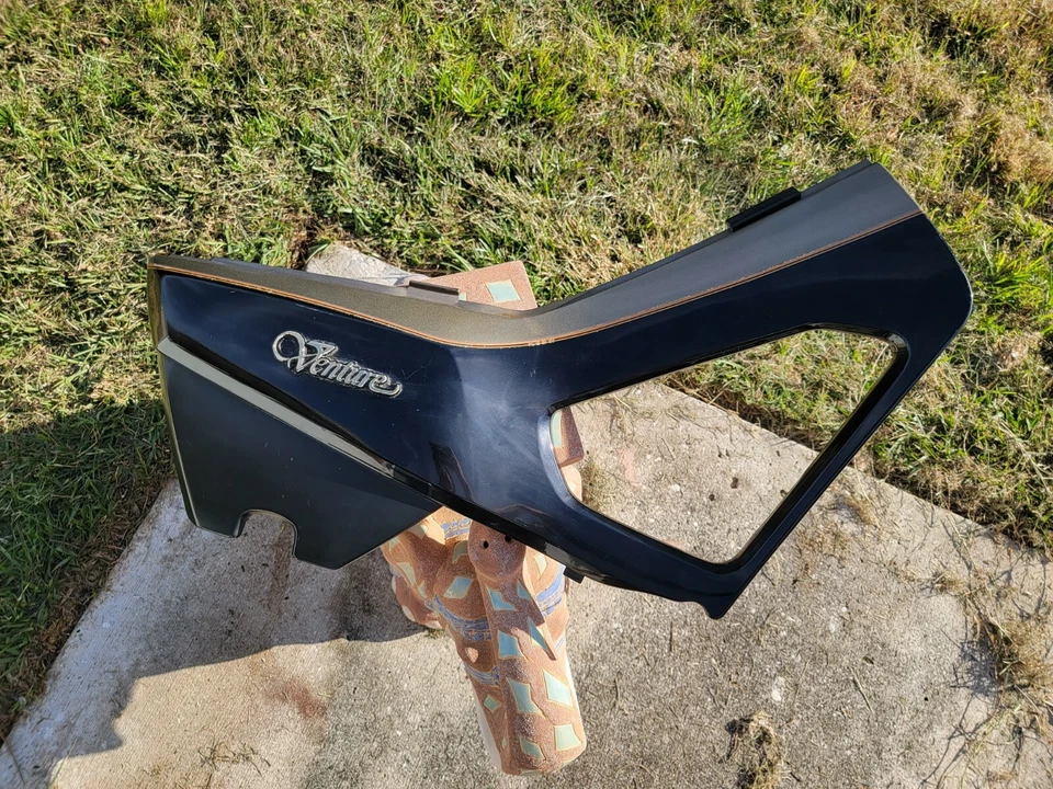 1986 YAMAHAVENTURE ROYALE XVZ1300 ПРАВАЯ БОКОВАЯ КРЫШКА ПАНЕЛЬ ОБТЕКАТЕЛЬ ДВИГАТЕЛЯ - Изображение 2 из 4