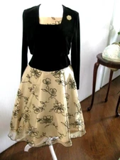 Amy's Closet Girls Black Velvet Gold Beaded Special Holiday Portrait Size 16 NWT